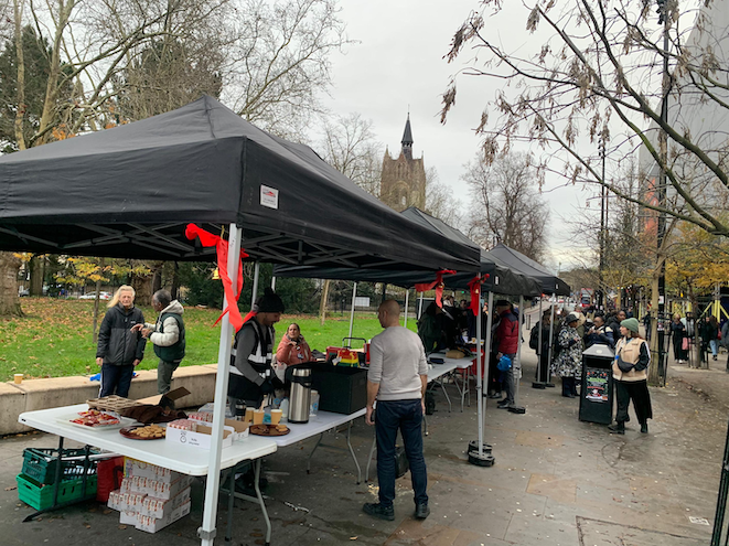 Services stationed at the Streets Kitchen solidarity pop-up in December.  © the Pavement